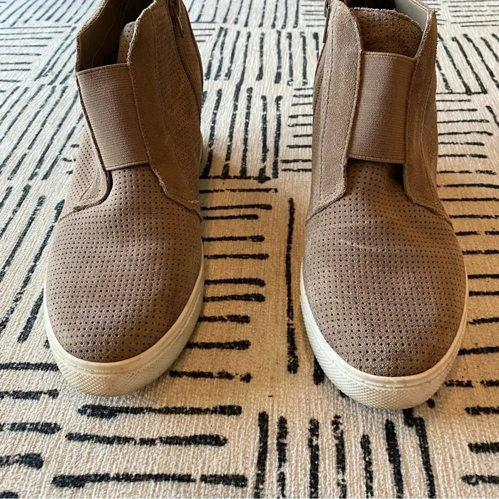 Steve Madden Flavy taupe suede hidden wedge sneakers size US 9